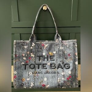 Marc Jacobs The Trompe L'Oeil Trinket large Tote Bag